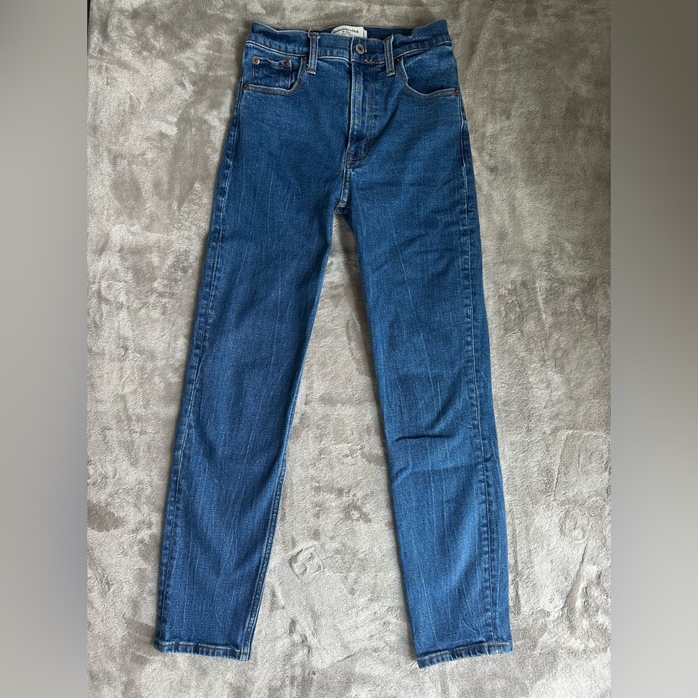Abercrombieie & Fitch High Rise Mom Jeans